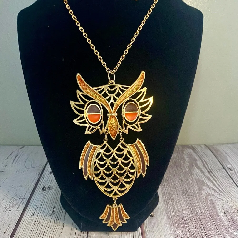 Vintage 1970s Articulated Owl Pendant Necklace – 5” Statement, Orange & Brown - Picture 3 of 5